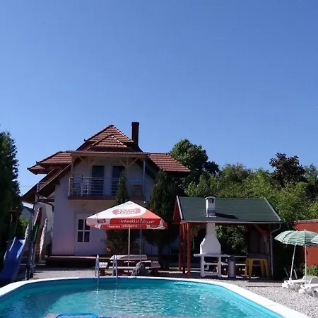 Ferienhaus Mit Pool Fur 12 Personen Am Balaton Ufer, Direkter Seezugang Balatonmáriafürdő