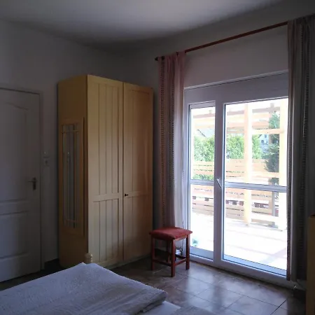 Ferienhaus Mit Pool Fur 12 Personen Am Balaton Ufer, Direkter Seezugang * Balatonmáriafürdő