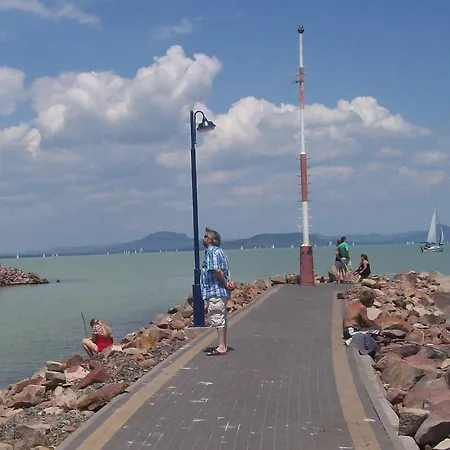 Feriehus Ferienhaus Mit Pool Fur 12 Personen Am Balaton Ufer, Direkter Seezugang *